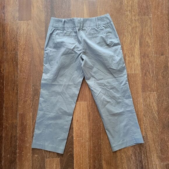 Daisy Fuentes grey crop pants, size 2.  New without tags - Picture 2 of 5